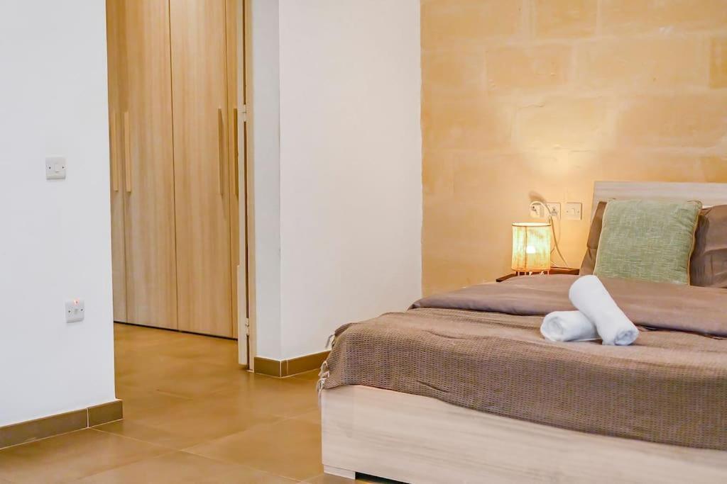 Sliema Unique 4 Bedroom Townhouse Off The Beach Экстерьер фото